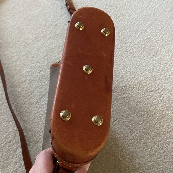 Dooney&Bourke Vintage cross body bag in good use condition, gold hardware - Picture 6 of 11